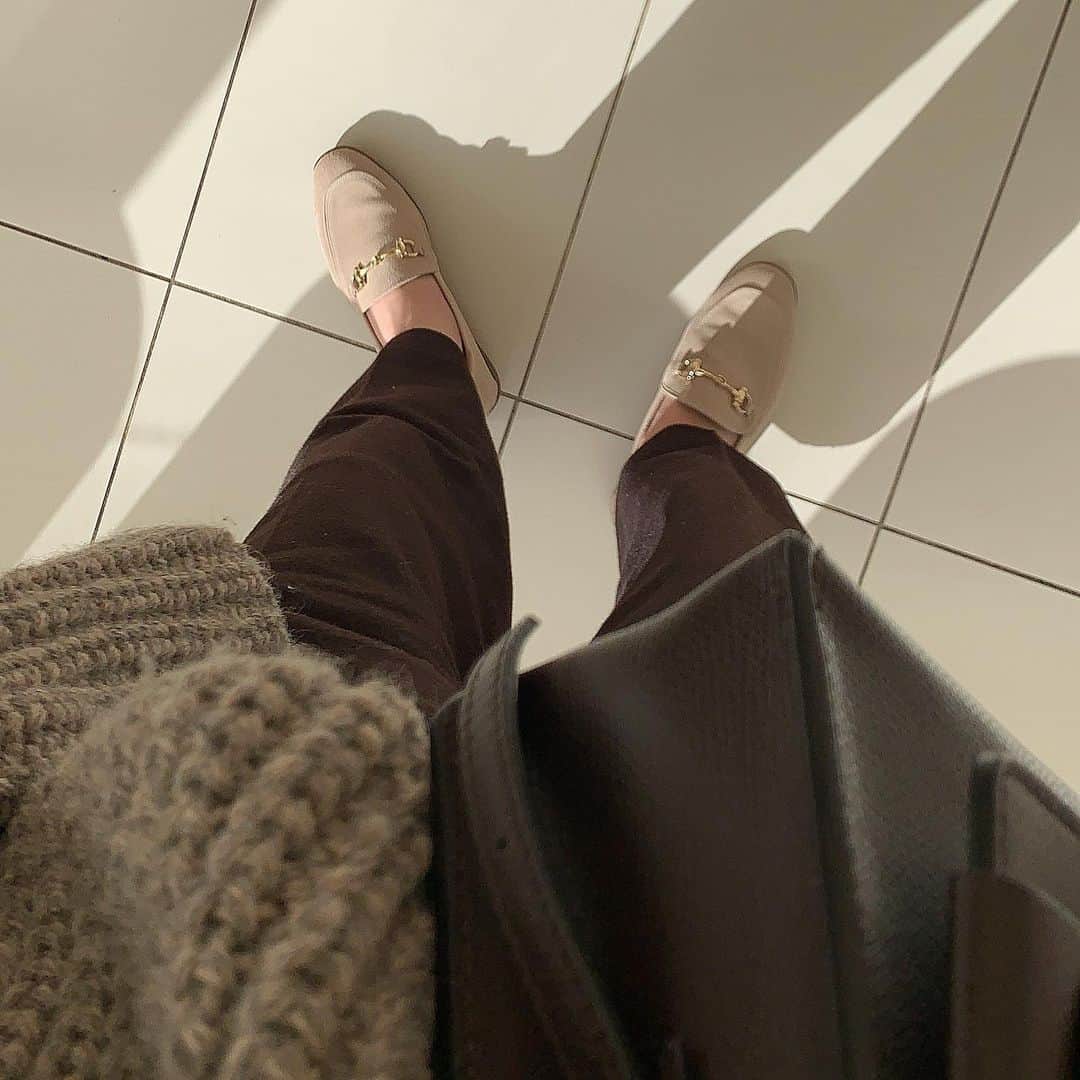 ukapiのインスタグラム：「⠀ ⠀ 待ってました！バブーシュ！新色！ これで3色買い👏もう一つはキャメル！ ⠀ ⠀ #letalon #ルタロン#IENA#イエナ」