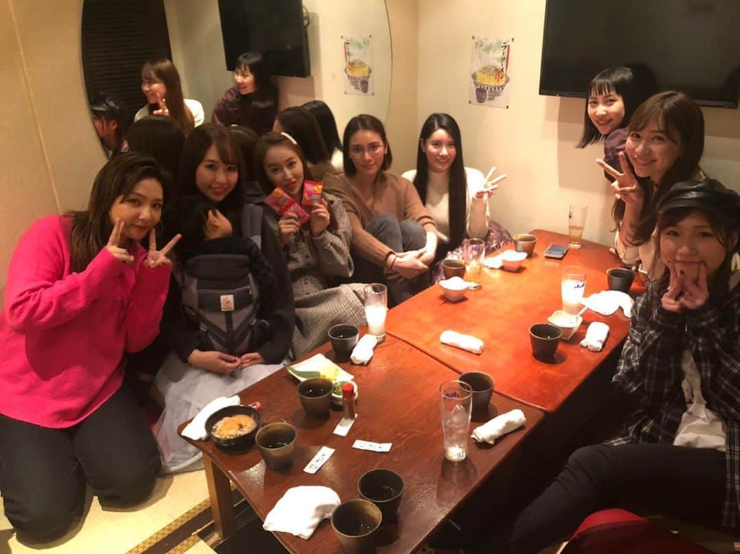 近野莉菜さんのインスタグラム写真 - (近野莉菜Instagram)「チームK・2期生忘年会🥳 みんなの色んな話が面白すぎてずっと笑ってた🤣 すばるんの成長も定期的に見届けられておばさん嬉しいです🥺笑 みんなが前髪似合ってるって褒めてくれて嬉しかった〜☺️ 思い切ってやってよかった〜☺️ 良いお年を〜でさよならしたので、また来年会えるのが楽しみです🤩🎉 #akb48 #チームk #2期生 #秋元才加 #河西智美 #倉持明日香 #小林香菜 #佐藤夏希 #すばるん #近野莉菜 #野呂佳代 #松原夏海」12月15日 11時28分 - chikano.rina