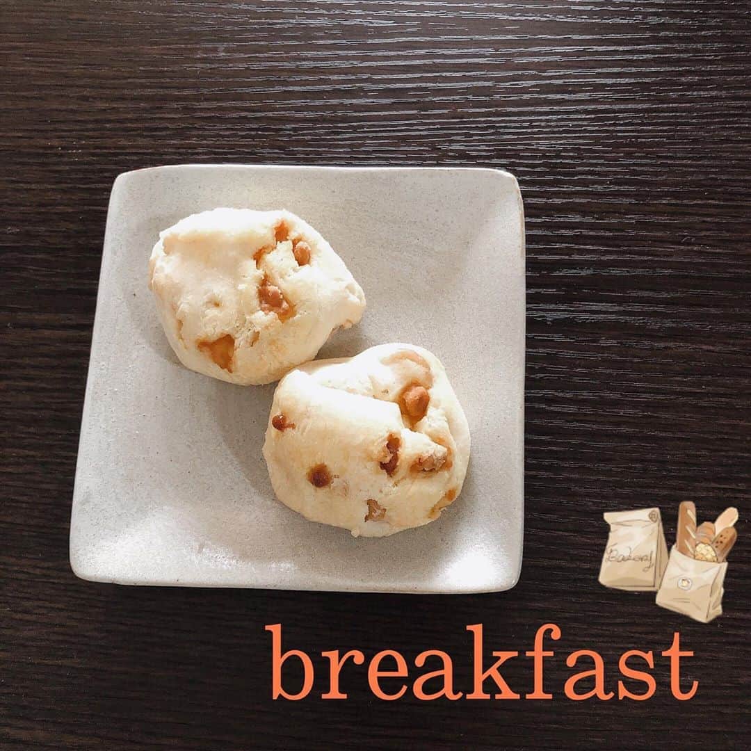小栗有以さんのインスタグラム写真 - (小栗有以Instagram)「今日の朝食🐓🥞💭 ジョアンというお店の頂いたパンなのですが… とってもモチモチで凄く美味しいんです…♡ 毎朝食べたいくらい美味しい~  #朝食#パン#ジョアン#キャラメルマガミアン#モチモチ#おいしい#おすすめ」12月15日 11時34分 - yuioguri_1226