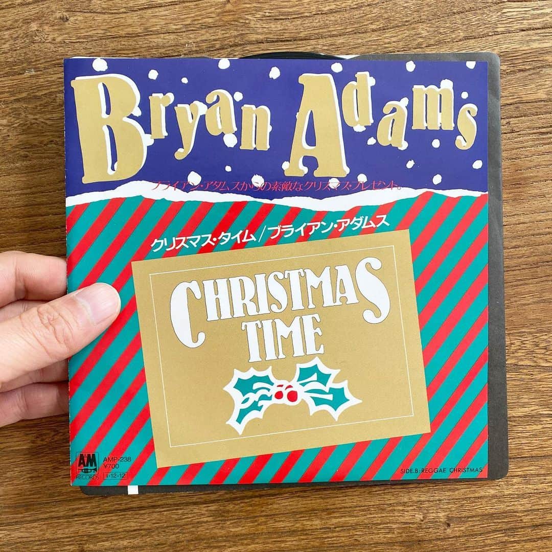 山田稔明さんのインスタグラム写真 - (山田稔明Instagram)「クリスマスには素敵なサムシング、魔法みたいな力がある。ブライアン・アダムスの1985年名曲。 #朝一番に聴くレコード」12月15日 11時35分 - toshiakiyamada