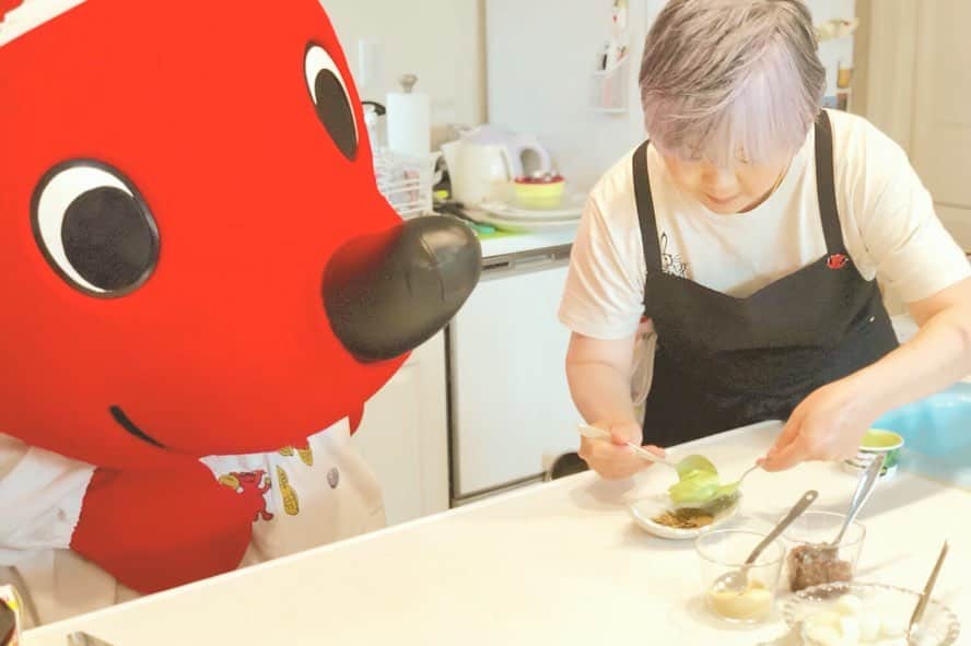 チーバくんさんのインスタグラム写真 - (チーバくんInstagram)「みんなでいただきまーす！ #チバっとクッキング  #郷土料理 #性学もち を 使った#アレンジレシピ 第2弾！ #性学もちのフルーツポンチ と #性学もちのプチパフェ の #デザート 2品を作ってみたよ！ みんなも作ってみてね！ #千葉伝統郷土料理研究会  #料理  #cooking  #チーバくん  #chibakun  #千葉県  #chiba」12月15日 11時43分 - chibakun0111