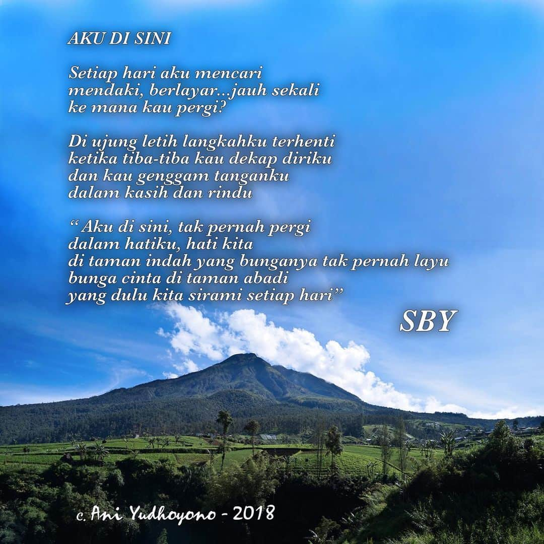 アニ・ユドヨノさんのインスタグラム写真 - (アニ・ユドヨノInstagram)「Pagi ini aku menulis puisi, bertanya kepada kekasihku, ke mana kau pergi?  Aniku menjawab, “Aku disini, tak pernah pergi.” ➖  This morning I wrote a poem. I asked to my love, where did you go?  My love Ani answered, “I am here, I never left you, I never will.”」12月15日 12時00分 - aniyudhoyono