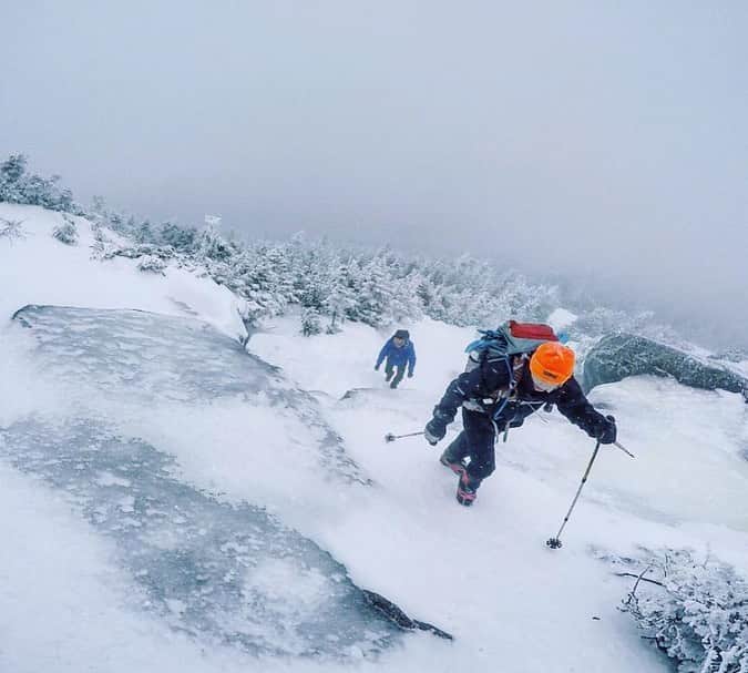オボズさんのインスタグラム写真 - (オボズInstagram)「"My favorite style of Oboz is the 8” Insulated Bridger for men. For any cold weather hiking, it provides amazing warmth and protection from extreme elements. It is also the most comfortable hiking boot I’ve ever worn." - Oboz Ambassador @raider111, here climbing New York’s second highest peak, Algonquin, with his team . . .  #truetothetrail #obozfootwear #winterhiking #hiking #algonquin」12月15日 3時21分 - obozfootwear