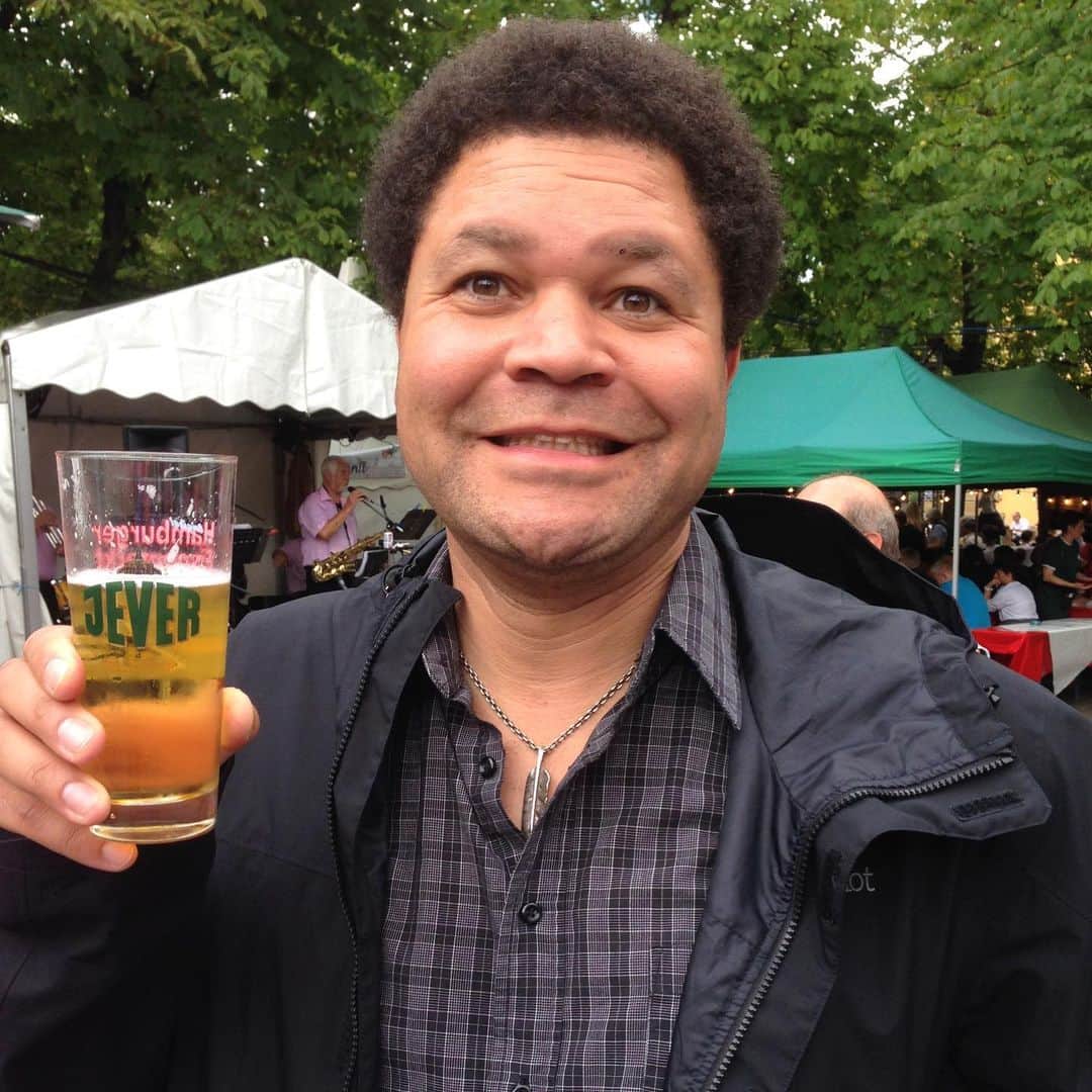 テデスキ・トラックス・バンドのインスタグラム：「Happy birthday to the bard of the band, Mr. Mike Mattison. Cheers to you Mike!」