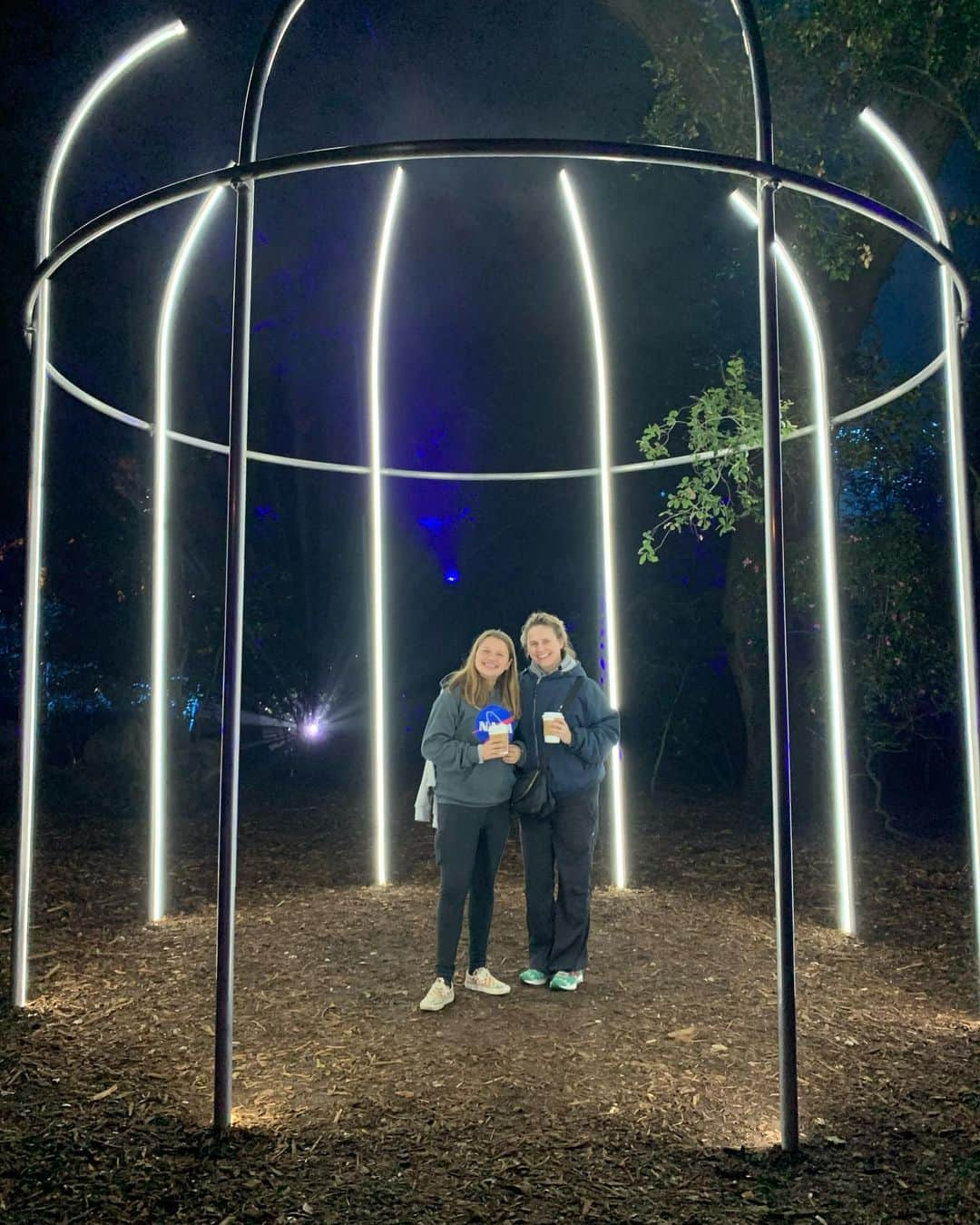 アンドリア・バーバーさんのインスタグラム写真 - (アンドリア・バーバーInstagram)「Had a fun mom-daughter date with Felicity at the Enchanted Forest of Light! 💫🌲」12月15日 3時21分 - andreabarber