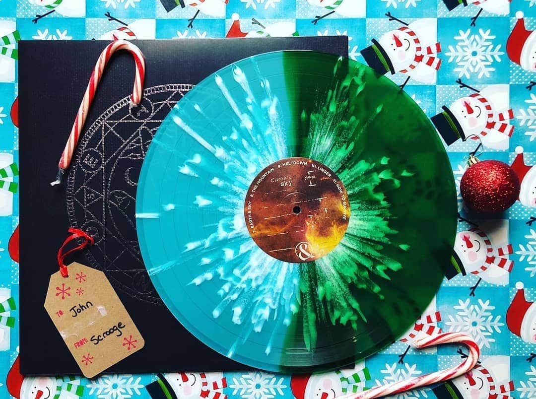 のインスタグラム：「Need some last minute Christmas present ideas? #EARTHANDSKY on vinyl makes a perfect gift! ➡️ OFMICE.MERCHNOW.COM (link in bio) 🎁🎄」