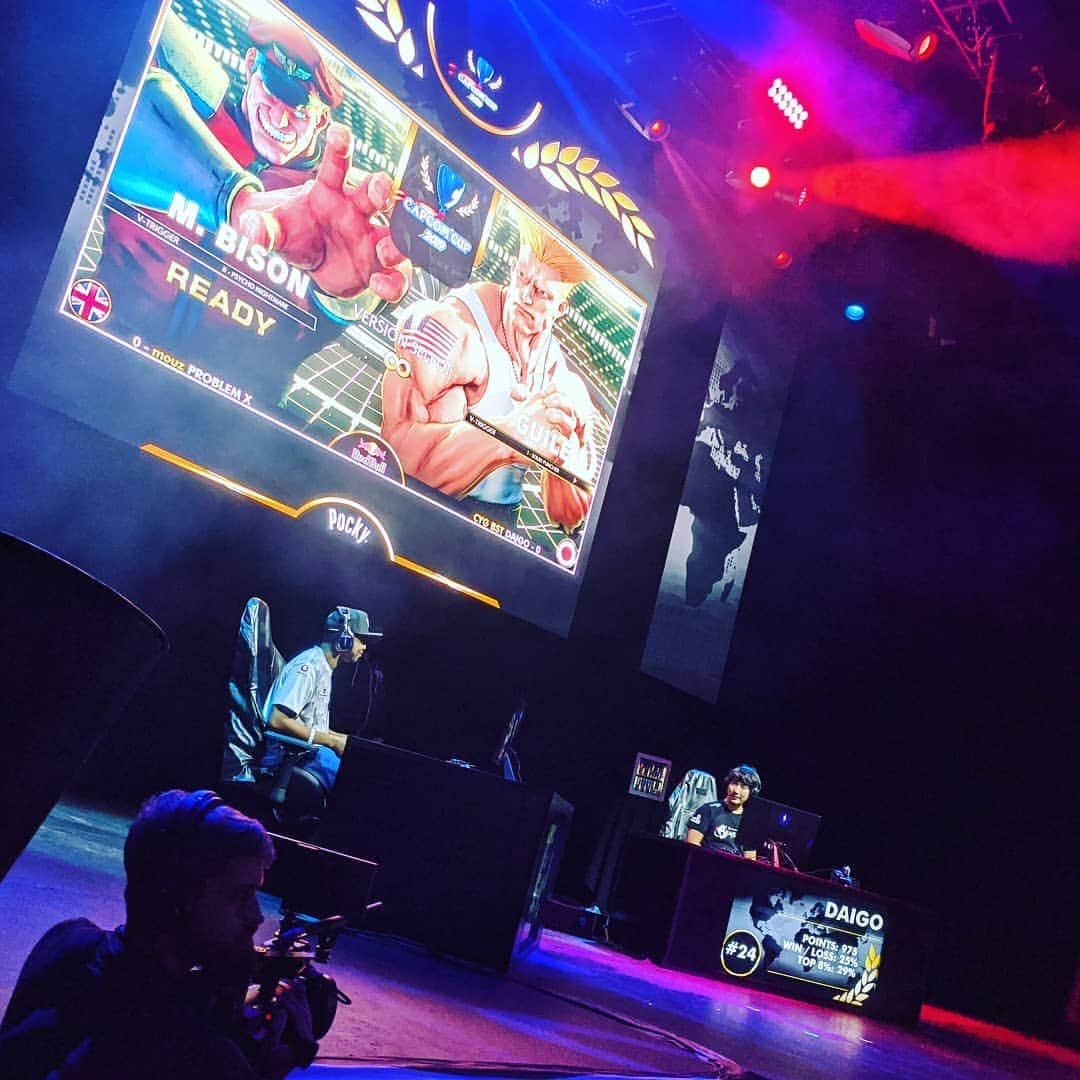 梅原大吾さんのインスタグラム写真 - (梅原大吾Instagram)「応援よろしくお願いします！Here we go! #CapcomCup2019 #CPT2019 #HyperXFamily #RedBull  twitch.tv/CapcomFighters」12月15日 3時31分 - daigothebeast