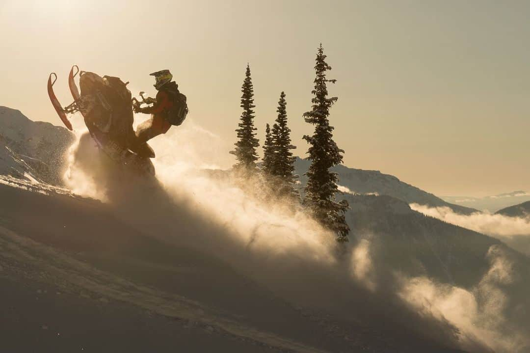 ケン・ブロックさんのインスタグラム写真 - (ケン・ブロックInstagram)「These rad photos are just a taste of what it’s like up at @CarlKusterMtnPark – a dope lodge/snowmobile operation in the backcountry of British Columbia, Canada - operated by my buddy and long time Ski-Doo pro Carl Kuster. Want to see the video from this sled trip? Head over to my YouTube channel (link in bio) and check out this week’s episode. 📷: @ryendunford #backcountrybrapping #SkiDoo2020 #backcountrygoodness」12月15日 3時36分 - kblock43