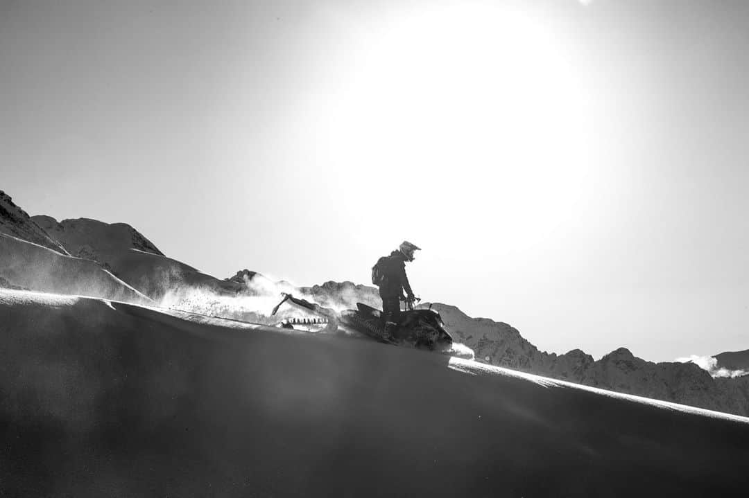 ケン・ブロックさんのインスタグラム写真 - (ケン・ブロックInstagram)「These rad photos are just a taste of what it’s like up at @CarlKusterMtnPark – a dope lodge/snowmobile operation in the backcountry of British Columbia, Canada - operated by my buddy and long time Ski-Doo pro Carl Kuster. Want to see the video from this sled trip? Head over to my YouTube channel (link in bio) and check out this week’s episode. 📷: @ryendunford #backcountrybrapping #SkiDoo2020 #backcountrygoodness」12月15日 3時36分 - kblock43