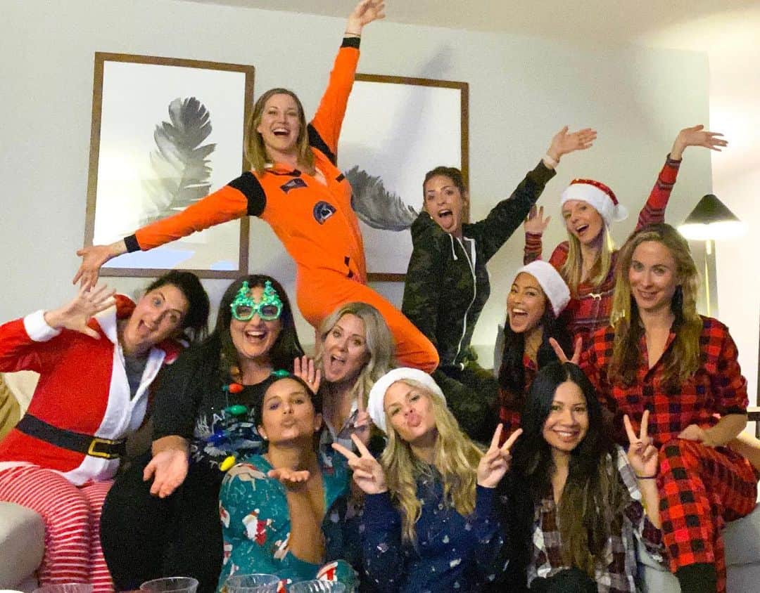 サマンサ・ドロークのインスタグラム：「2nd Annual Christmas PJ party! 🎄#traditions #memories #friends」