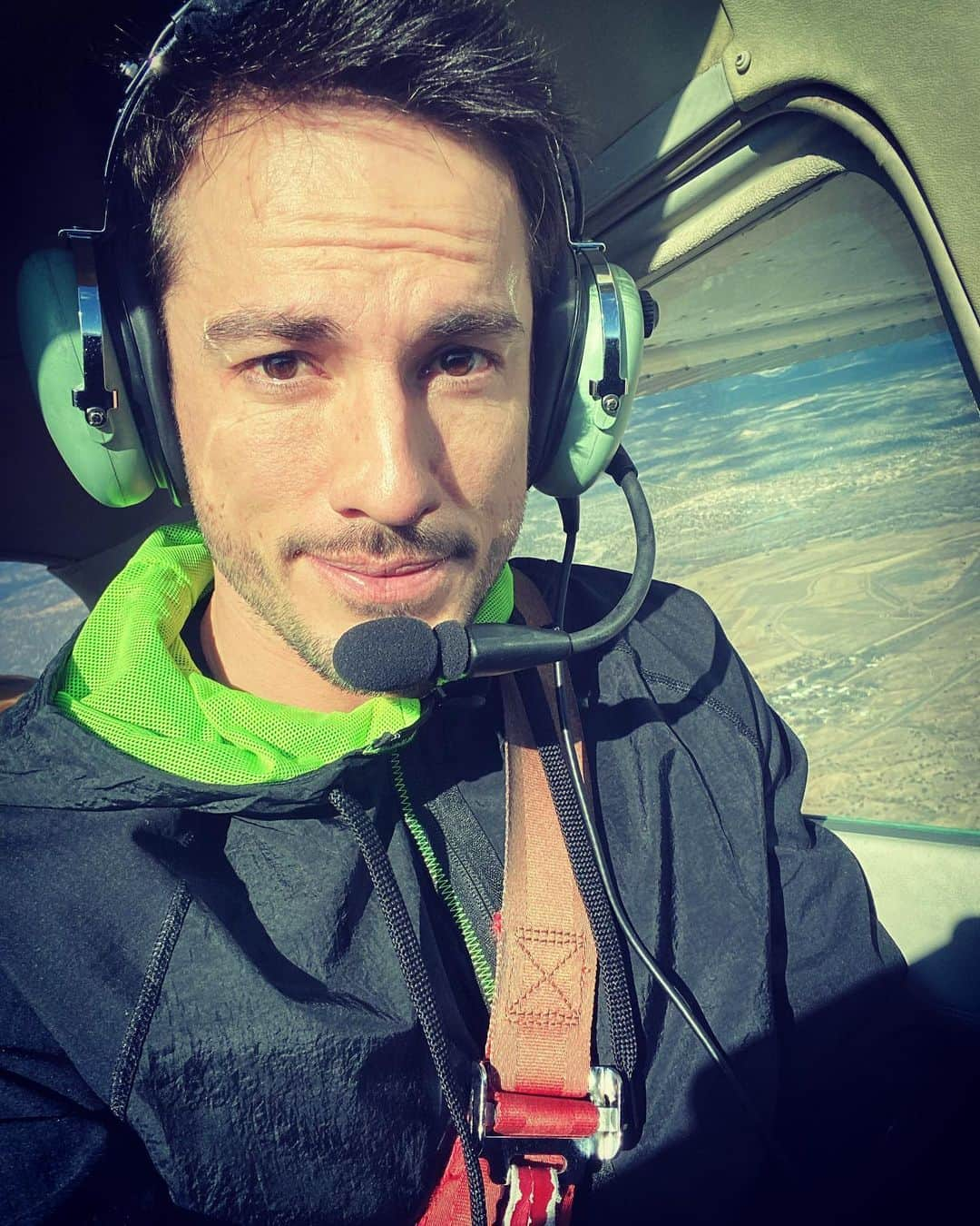 マイケル・トレヴィーノのインスタグラム：「This was my face after hitting negative G forces for the first time. It’s all fun and games until you’re nose diving at an altitude of 8500. #thankful #praisebe」