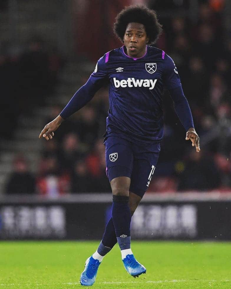 カルロス・サンチェス・モレノのインスタグラム：「Great win today. ⚒ COYI」