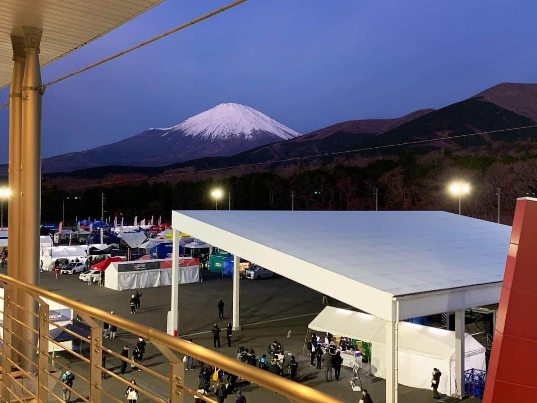 夏江紘実さんのインスタグラム写真 - (夏江紘実Instagram)「・ 到着☺️富士山めっちゃ綺麗🗻✨ 目の前で良い眺めだ〜💗」12月15日 6時30分 - kaehiromi