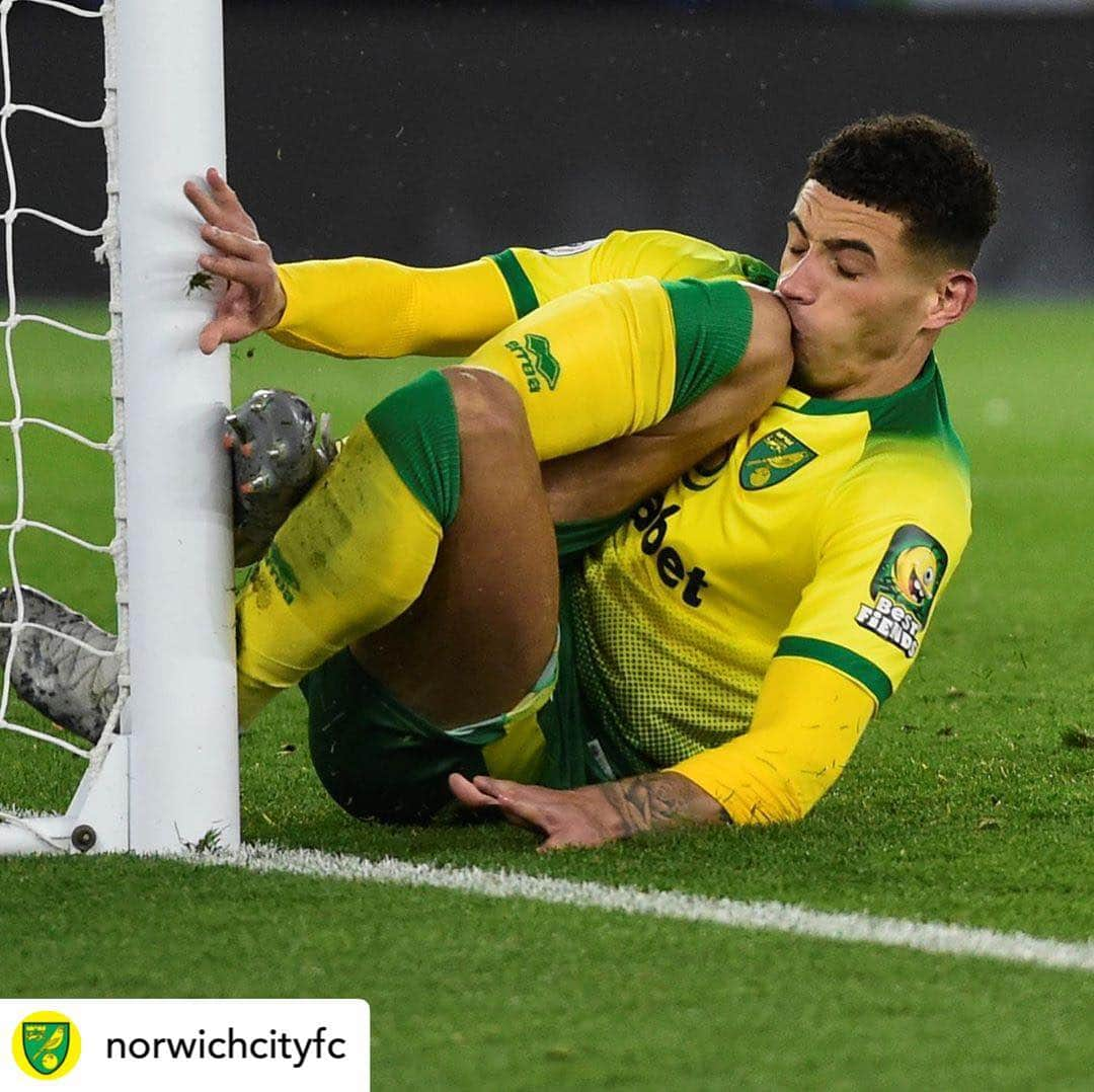 プレミアリーグさんのインスタグラム写真 - (プレミアリーグInstagram)「Committed to the cause 💪 . #repost • @norwichcityfc Dedication from Godders 💪🤣」12月15日 6時32分 - premierleague