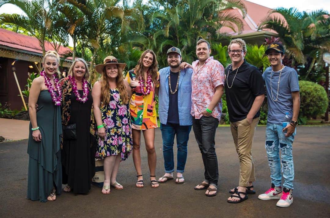 ケリー・ピックラーのインスタグラム：「Blessed to have this opportunity with @norwegiancruiseline to work with all these amazing songwriters! #CruiseNorwegian #NCLpartner」