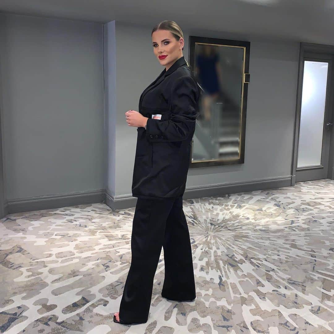 のインスタグラム：「Side view 👁」