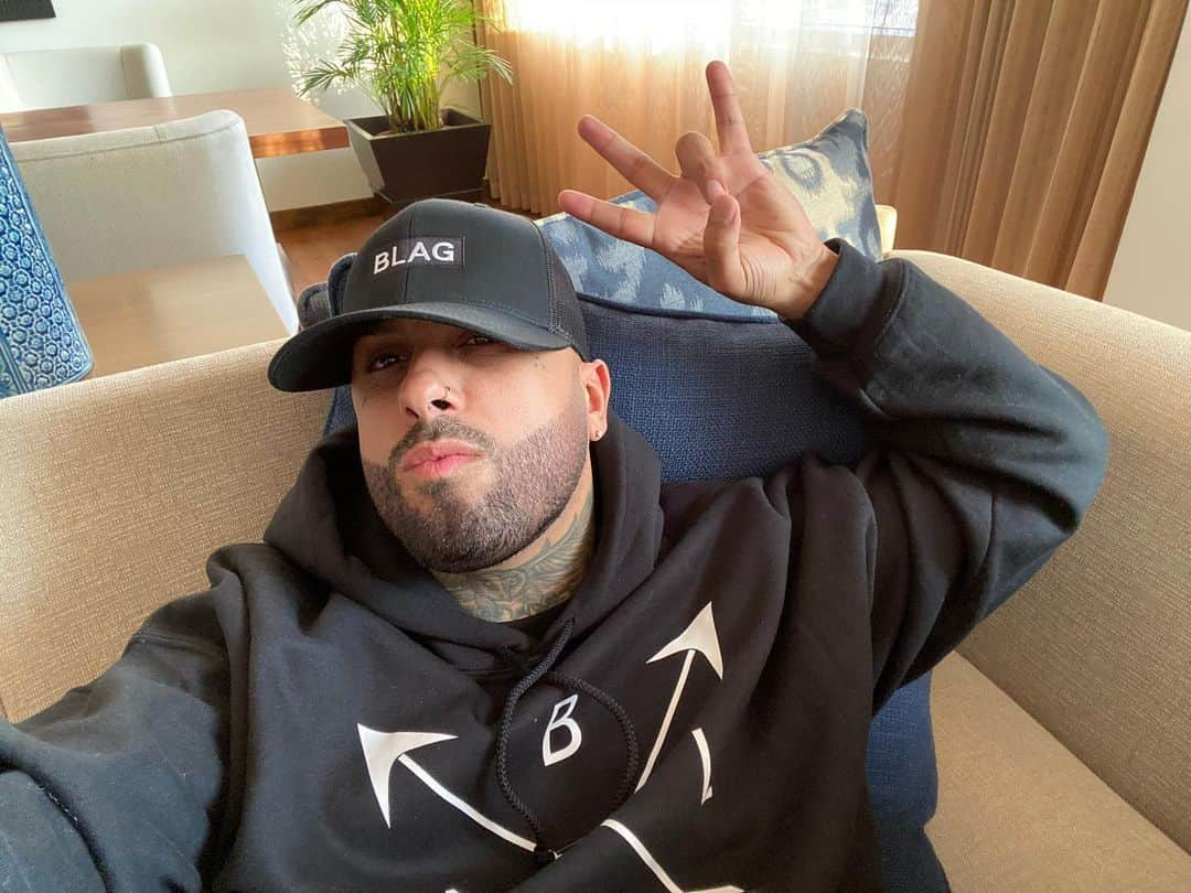 NICKY JAMさんのインスタグラム写真 - (NICKY JAMInstagram)「Ya en El Salvador 🇸🇻😃」12月15日 7時52分 - nickyjam