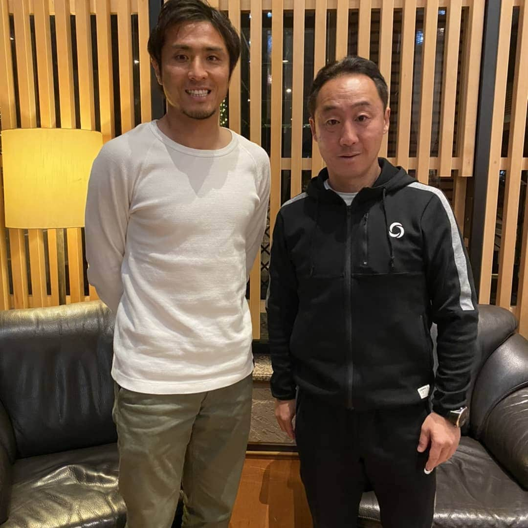 那須大亮さんのインスタグラム写真 - (那須大亮Instagram)「青森山田高校サッカー部監督の黒田監督撮影協力して頂きました。  全国大会出場が25年連続で❗常勝青森山田を作り上げた黒田監督！！ 指導者としても、教育者としても、色々聞けて、撮影しながら、勉強になりました。  黒田監督ありがとうございました！  全国高校サッカー選手権青森山田高校注目です！！ #青森山田高校サッカー部 #黒田監督 #指導者 #教育者」12月15日 8時13分 - nasudaisuke_official