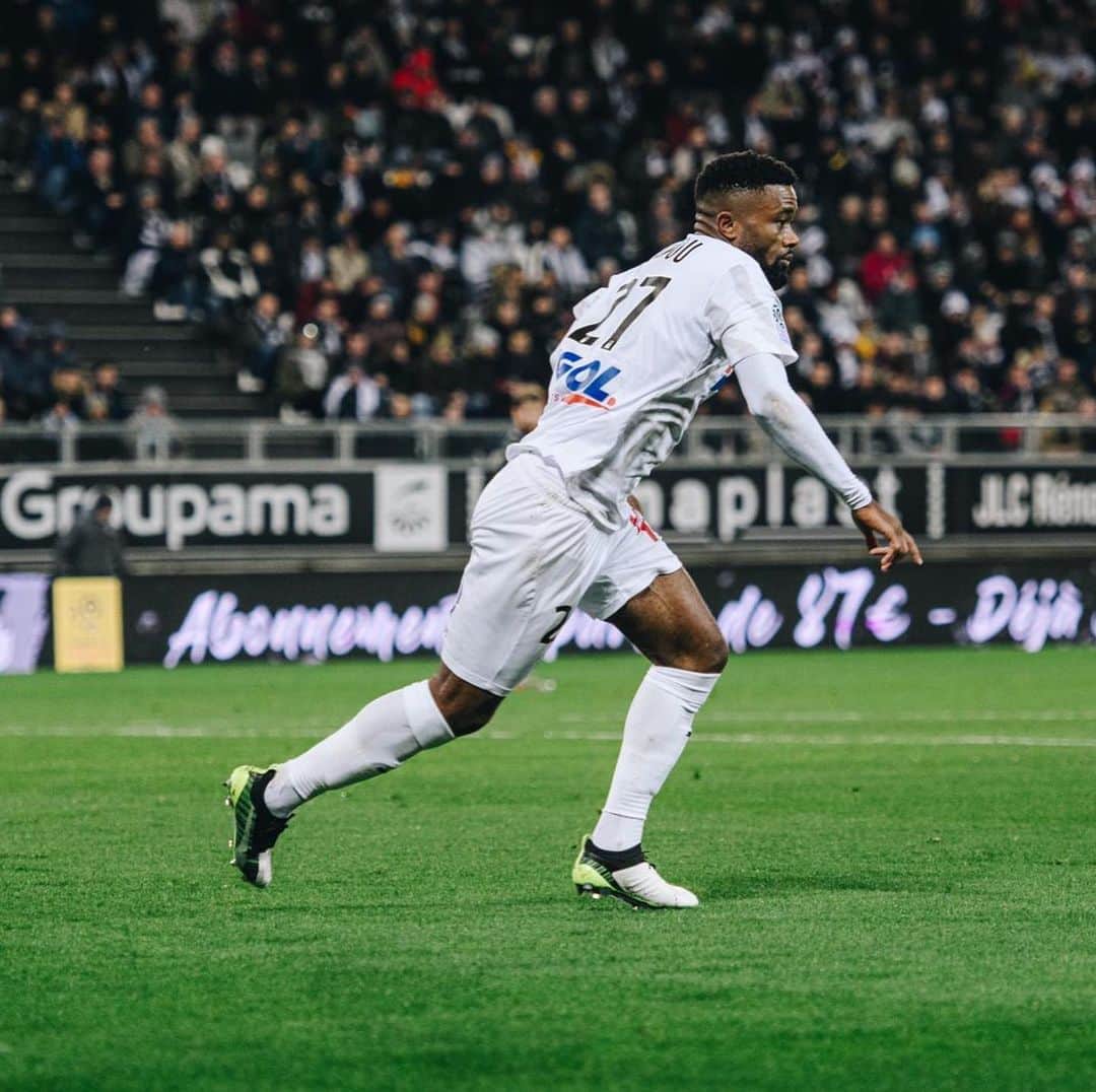 オーレリアン・シェジュのインスタグラム：「Merci aux supporters d’avoir répondu présent. @amiensscfootball @pumafootball  @pumafrance ⚽️⚽️⚽️」