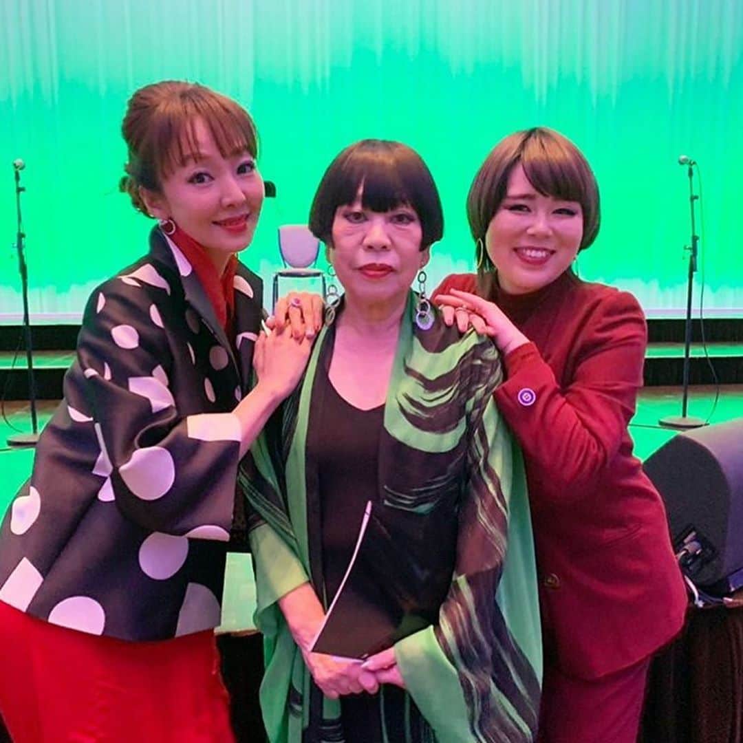 コシノジュンコさんのインスタグラム写真 - (コシノジュンコInstagram)「昨日は私が団長を務める　神楽坂女性合唱団20周年公演でした！たくさんのお友達に来てもらいました！#神楽坂#合唱団#デザイン #コシノジュンコ」12月15日 8時42分 - junko_koshino_official