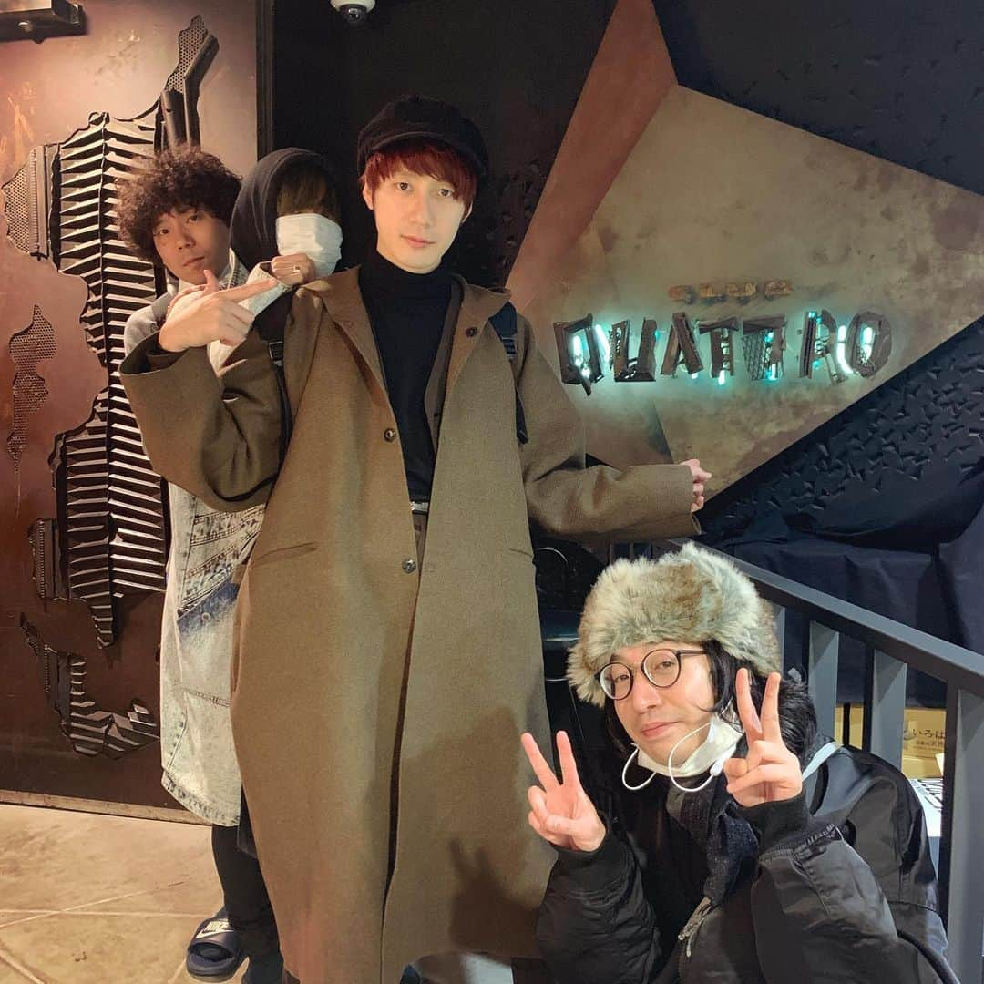 THE BAWDIESさんのインスタグラム写真 - (THE BAWDIESInstagram)「おはようございます！ 昨夜は久々の名古屋CLUBQ UATTRO！ 参加してくれた皆様！本当にありがとうございました！ なんとも！皆で神輿を担いでいる距離感が、もう最高の賑わいナイト！そして、このツアーで披露されているニューアルバムの楽曲達がまた嬉しそうに大はしゃぎでございます！まだまだ始まったばかりの今回のツアー！…残り29本！こりゃ最高のツアーになるわい！ 本日は梅田CLUBQ UATTRO！大騒げぇーい！そして東名阪は…4月11日名古屋 DIAMOND HALL、4月12日なんば Hatch、東京が4月25日新木場 STUDIO COASTとそれぞれ後半戦でまた帰ってきます！プレイガイド先行も始まっておりますので"おかわり予約"も是非ガンガンにお待ちしておりますね！！By Roy  #bawdies #Section11 #section11tour #名古屋CLUBQUATTRO #賑わいナイト」12月15日 9時03分 - thebawdies