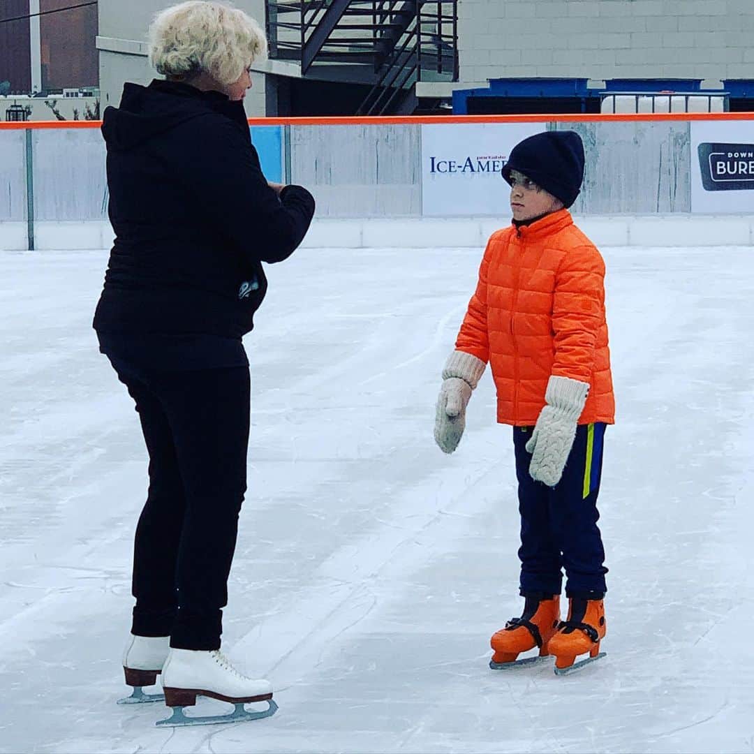 タック・ワトキンスさんのインスタグラム写真 - (タック・ワトキンスInstagram)「Ronnie Van de Kamp felt certain that Wayne Gretzky wasn’t forced to wear women’s mittens while learning how to skate.」12月15日 9時01分 - tucwatkins