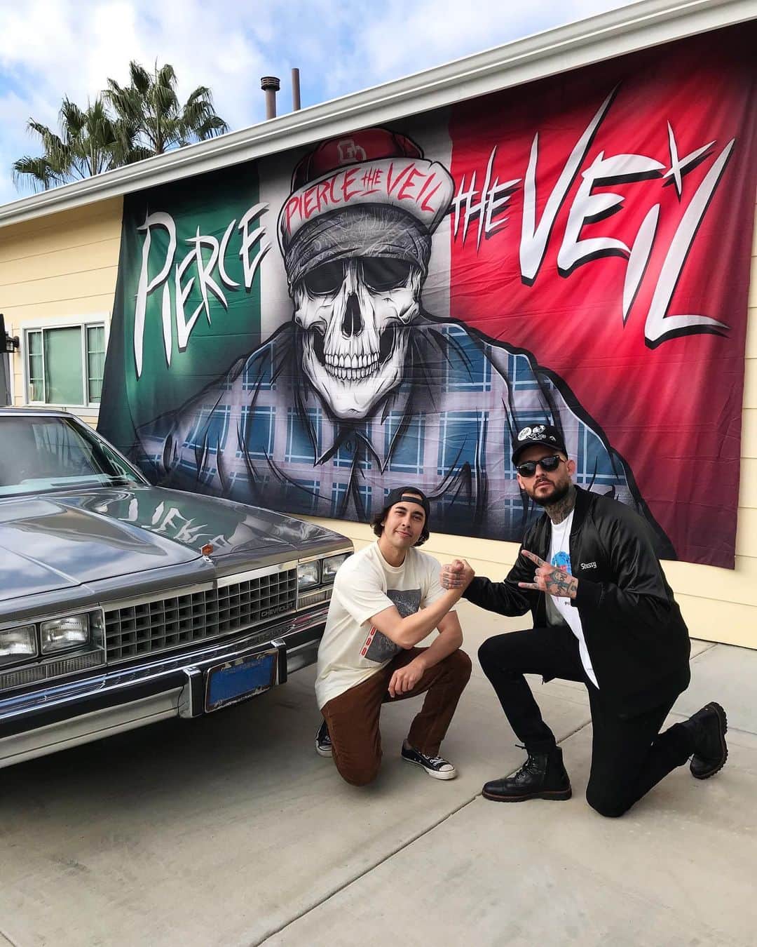 ヴィック・フエンテスのインスタグラム：「Happy Birthday to the greatest guy I know or ever will know! Love you, brother! @ptvmike 🤘🥁🎉❤️」