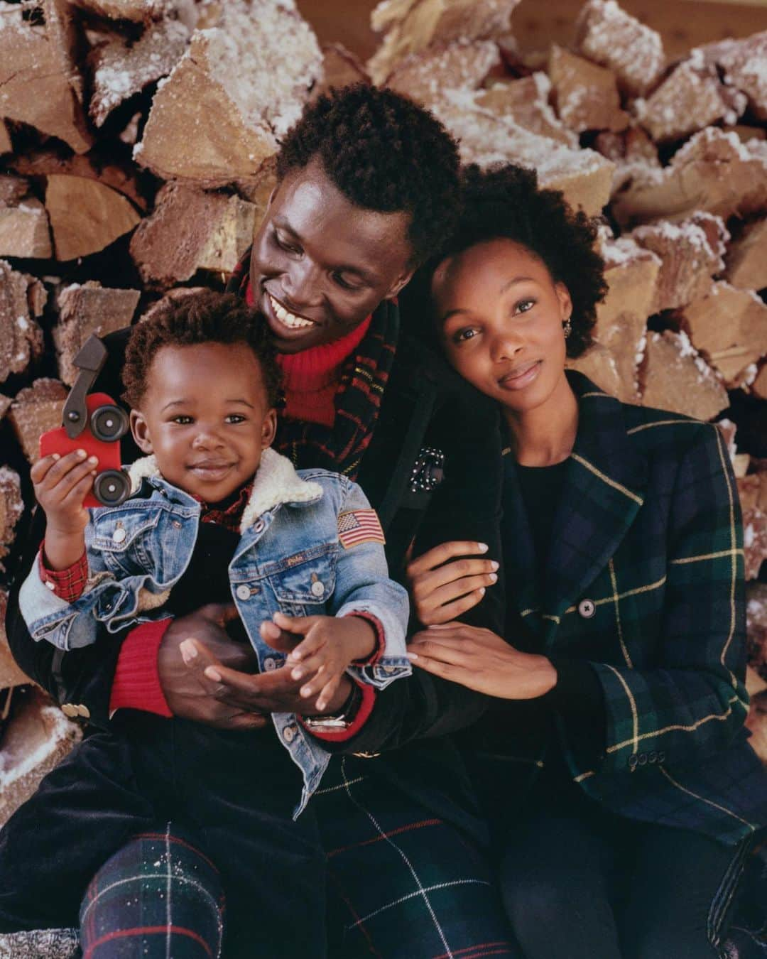 Polo Ralph Laurenさんのインスタグラム写真 - (Polo Ralph LaurenInstagram)「Memories that last a lifetime. Featuring George Okeny, his son Zola and partner Yanii Gough.  Explore the full campaign via link in bio.  #PoloRalphLauren #EveryMomentIsAGift」12月15日 9時16分 - poloralphlauren