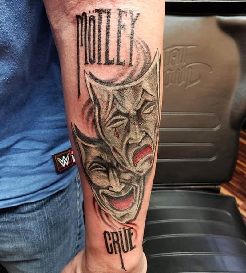 ニッキー・シックスさんのインスタグラム写真 - (ニッキー・シックスInstagram)「Good loöking nü @motleycrue tattoo.  #Honored Thank you 🤘🏽🤘🏽🤘🏽🤘🏽」12月15日 9時29分 - nikkisixxpixx