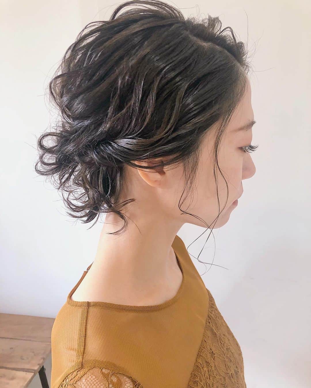 のインスタグラム：「ボブアレンジ🌼﻿ 短くてもお任せください🐵🍑﻿ #sakinchohair﻿ #hairarrange#hair#arrange#hairset#ヘアアレンジ#アレンジ#ヘアセット#豊橋#美容室#ヘアメイク#出張ヘアメイク#ブライダルヘア#ウェディングヘア#結婚式#花嫁#花嫁ヘア#お呼ばれヘア」