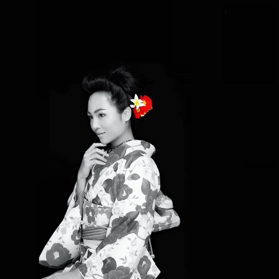 志摩マキさんのインスタグラム写真 - (志摩マキInstagram)「แคปชั่นไรดี?🤣スナックマキ？😜 love is? yea...🧸❤️🤪　#着物　#月と花　#👘　#❤️ #浅草　#着物大好き　#asakusa #kimono #🇯🇵 @tukitohana.asakusa」12月15日 9時27分 - makishimaaa