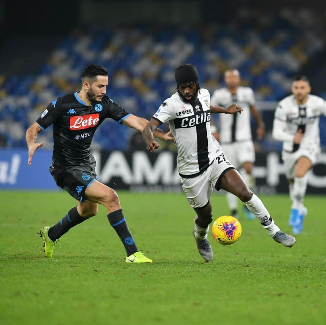 ジェルヴィーニョさんのインスタグラム写真 - (ジェルヴィーニョInstagram)「93 min goal feeling 🤩 #ForzaParma #TeamSpirit ➕3️⃣ ⚽️ 🎯@dejan.k10 👊🏾 _____________________________________________________  @parmacalcio1913 💛💙 @andreacantini.photos 📸  __________________________________________________  #parma #napoli #gameday #victory #seriea #win #napoliparma #picoftheday #goal」12月15日 9時35分 - gervinhofficial