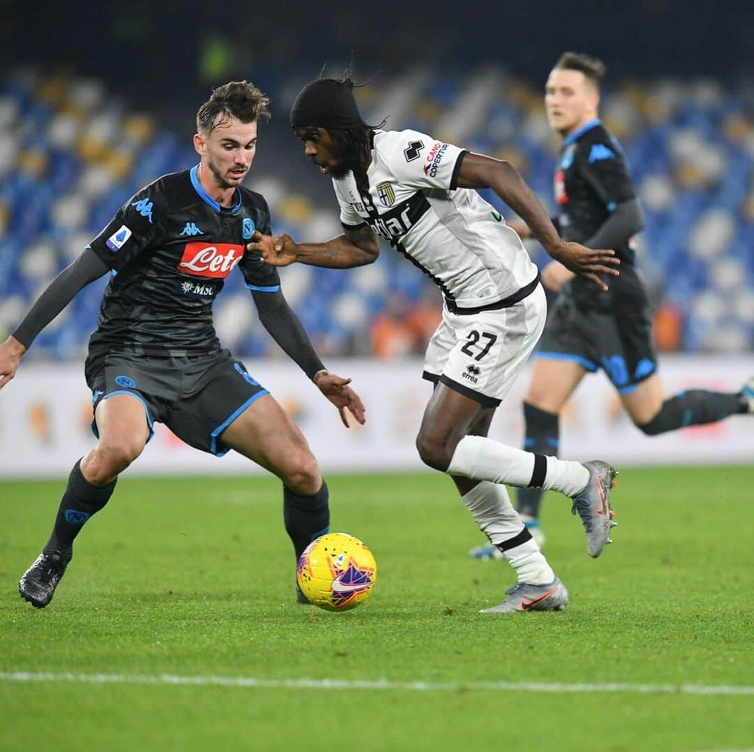 ジェルヴィーニョさんのインスタグラム写真 - (ジェルヴィーニョInstagram)「93 min goal feeling 🤩 #ForzaParma #TeamSpirit ➕3️⃣ ⚽️ 🎯@dejan.k10 👊🏾 _____________________________________________________  @parmacalcio1913 💛💙 @andreacantini.photos 📸  __________________________________________________  #parma #napoli #gameday #victory #seriea #win #napoliparma #picoftheday #goal」12月15日 9時35分 - gervinhofficial