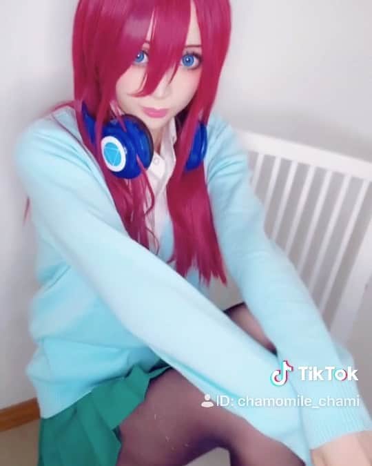のインスタグラム：「#5等分の花嫁 #コスプレ #tiktok 更新しました！ https://vt.tiktok.com/8Jur4g/ #instagramjapan #instagram #instagood #instapic #cosplayer #gotoubunnohanayome #ichika #nino #miku #yotsuba #itsuki #gotoubunnohanayomemanga  #gotoubunnohanayomeanime  #nakano #cosplay #カモミール 「いつもありがとうございます！ これからも見てくださいね！」 五等分の花嫁 / 中野四葉 #五等分の花嫁コスプレ  #五等分の花嫁コスプレ  #五等分の花嫁 #五等分の気持ち  https://twitter.com/chamomi017/status/1204528784780578816  #カモミールコスプレ #アニメ #漫画 #サブカル女子」