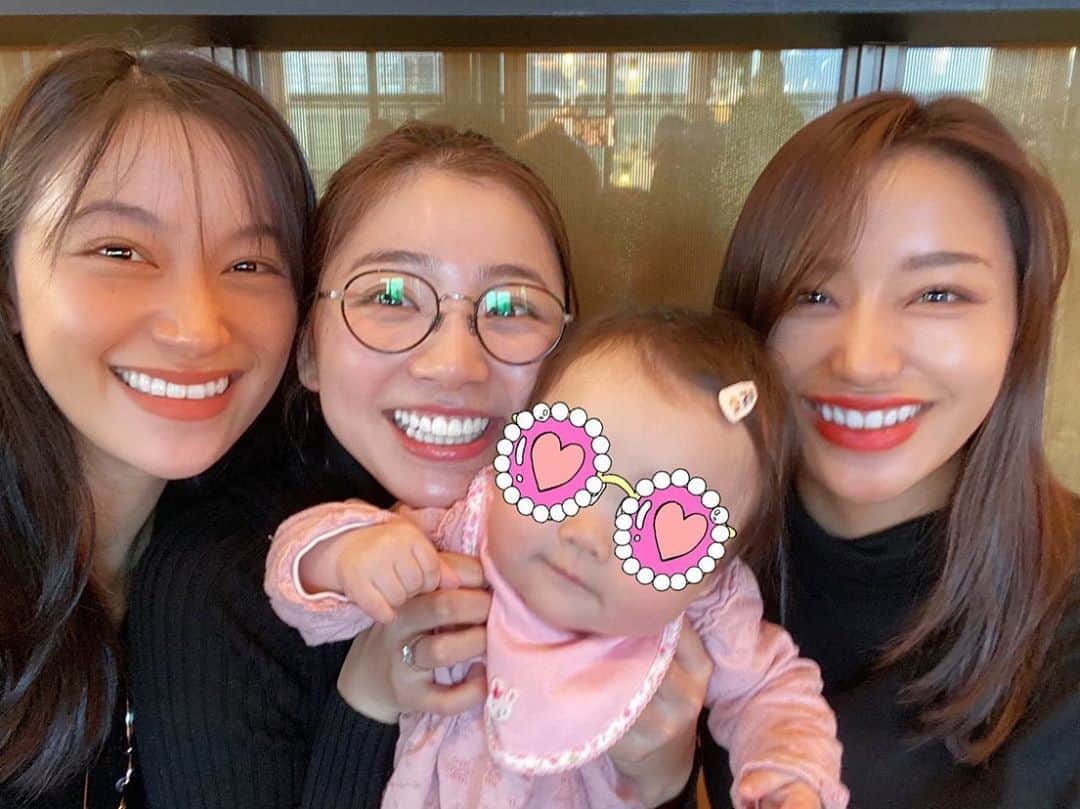 青山あみのインスタグラム：「4人で女子会👄 いつでも味方でいてくれる存在がいること。 幸せやな〜♡ いつも高橋姉妹に会うと、心がホクホクする❤︎ 焼きいもみたい🤭🍠 優のお腹もすくすくと大きくなってたね！ あー楽しみだなー！」
