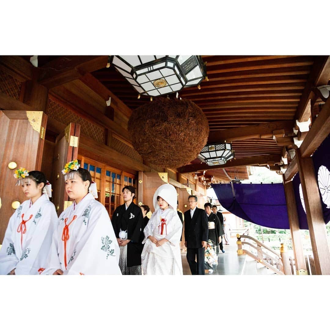 和婚スタイルさんのインスタグラム写真 - (和婚スタイルInstagram)「#大神神社 パワースポットとしでも有名で、日本最古とも言われる歴史ある神社で挙げる式は、縁起がよいことでも人気です。  @wakonstyle  #和婚スタイル  #神社婚 #和婚 #和装 #綿帽子 #白無垢 #洋髪 #和装髪型 #ウェディングフォト #ブライダルフォト  #ロケーションフォト #前撮り #和装ヘアスタイル #神前式 #関西花嫁 #関東花嫁 #九州花嫁 #神前式挙式 #結婚式 #ウェディング #2020春婚 #2020夏婚 #2019秋婚 #2019冬婚 #日本中のプレ花嫁さんと繋がりたい #weddingphotography」12月15日 9時51分 - wakonstyle