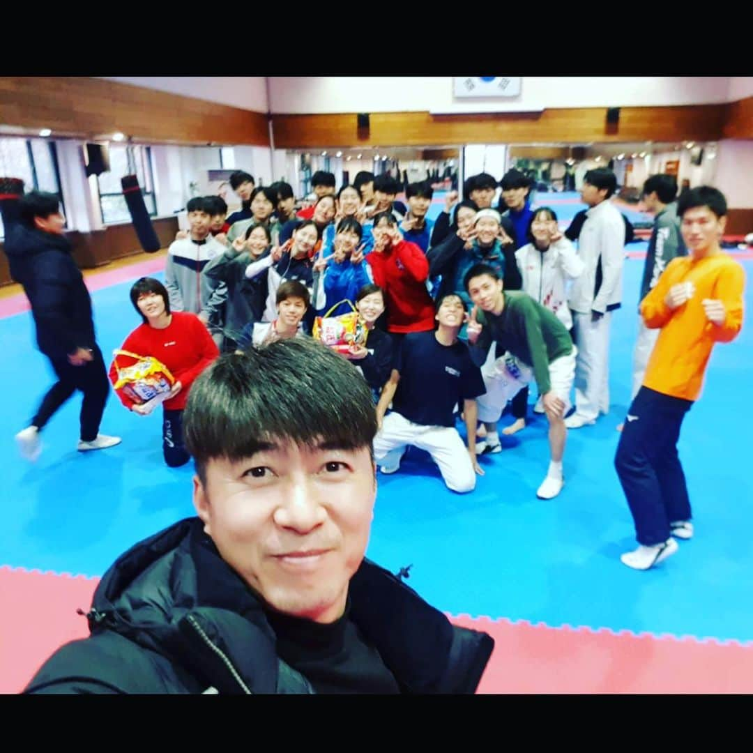 山田美諭のインスタグラム：「. . Korea camp🇰🇷 .沢山試せて、凄くプラスに繋げられた合宿になりました！！ 誕生日もお祝いしてもらって凄く嬉しかった😭😭 皆さん１週間ありがとうございました🙇🏻‍♀️ 26歳は最高の年にする🐷✨ . #城北信用金庫  #adidas #taekwondo」