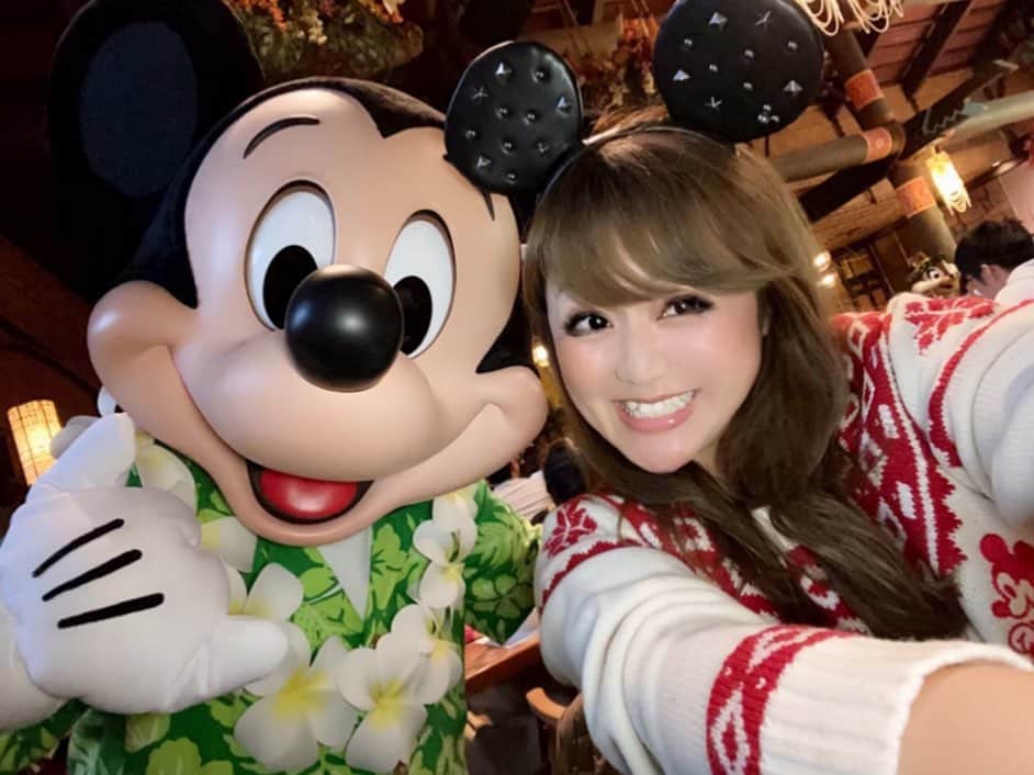 なちゅさんのインスタグラム写真 - (なちゅInstagram)「#さよならワンマンズドリーム2  妹がﾜﾝﾏﾝ終わるの寂しくて泣いてて… ｽﾄｰﾘｰで妙なﾃﾝｼｮﾝなってて Disney愛爆発してて ひいた(笑)❤️ Disneyの影響力って凄!✨✨✨❤ 私も妹ほどぢゃないけど，ミキくん大好きだよ💙結婚してw  妹の誕生日に🎂最後のワンマン見れて 本当に良かった😊✨!!❤️ ありがとう♡ #ショーベース2000  #三井不動産 お父さんの務めてた会社が協賛って所も個人的に感慨深かったんだよね🏠✨ 大好きなアトラクションだった❤️✨😊これからも歌うょお´ ³`°) ♬︎*.:* #disney #ディズニークリスマス  #disneyland  #mickeymouse  #rainbowluau  #japan #onemansdream2  #showbase  #love #forever ❤️」12月15日 10時04分 - nachudesu1223