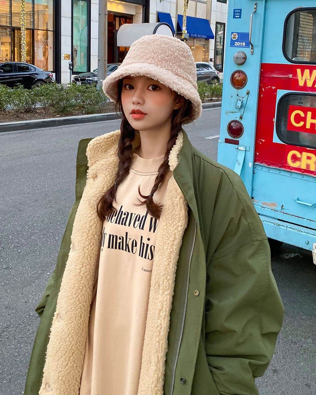 Chuuのインスタグラム：「3WAY 콤비 베어 parka✨ 누빔안감으로 따뜻한 츄메이드 오버핏 점퍼!」