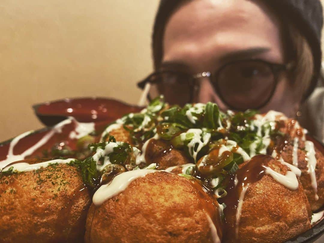 のインスタグラム：「タイトル 「たこ焼きかイケメンか」  どちらにします？ Which do you like?  #たこ焼き #takoyaki #日本食 #japanesefood #廣瀬友祐  #日本美男 #japaneseikemen」