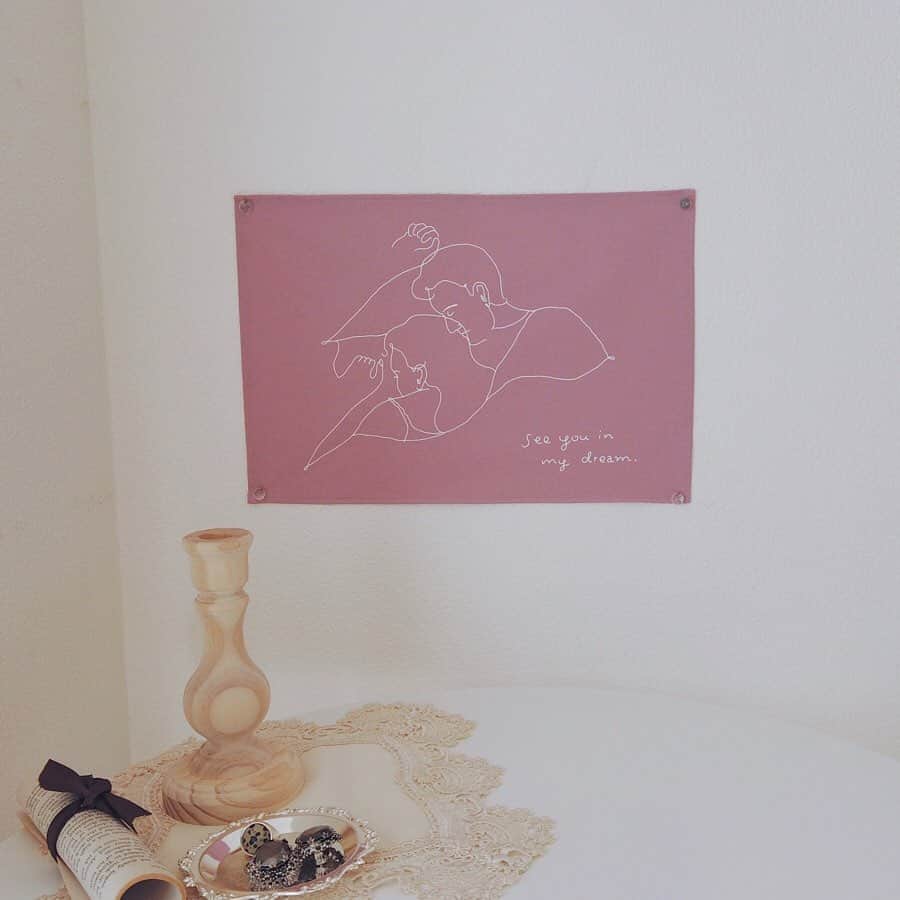 moekoさんのインスタグラム写真 - (moekoInstagram)「Little Rooms🌷 ㅤㅤㅤㅤㅤㅤㅤㅤㅤㅤㅤㅤㅤ Little Roomsさんのコンセプト"ちいさな部屋とちいさな幸せ"に寄り添えるような、オリジナルファブリックポスターのイラスト2点を描かせていただきました☺︎とてもとても素敵に仕上がっています◎(2枚目以降は商品写真を使用させていただいてます。) ㅤㅤㅤㅤㅤㅤㅤㅤㅤㅤㅤㅤㅤ お部屋のコーディネートも参考になるし、欲しいインテリアばかりだし、女性のみなさんにぜひチェックしてほしいです🌷購入するものピックアップ中。。 ㅤㅤㅤㅤㅤㅤㅤㅤㅤㅤㅤㅤㅤ ㅤㅤㅤㅤㅤㅤㅤㅤㅤㅤㅤㅤㅤ @littlerooms.jp  #littlerooms #リトルム」12月15日 10時40分 - moeko_dr