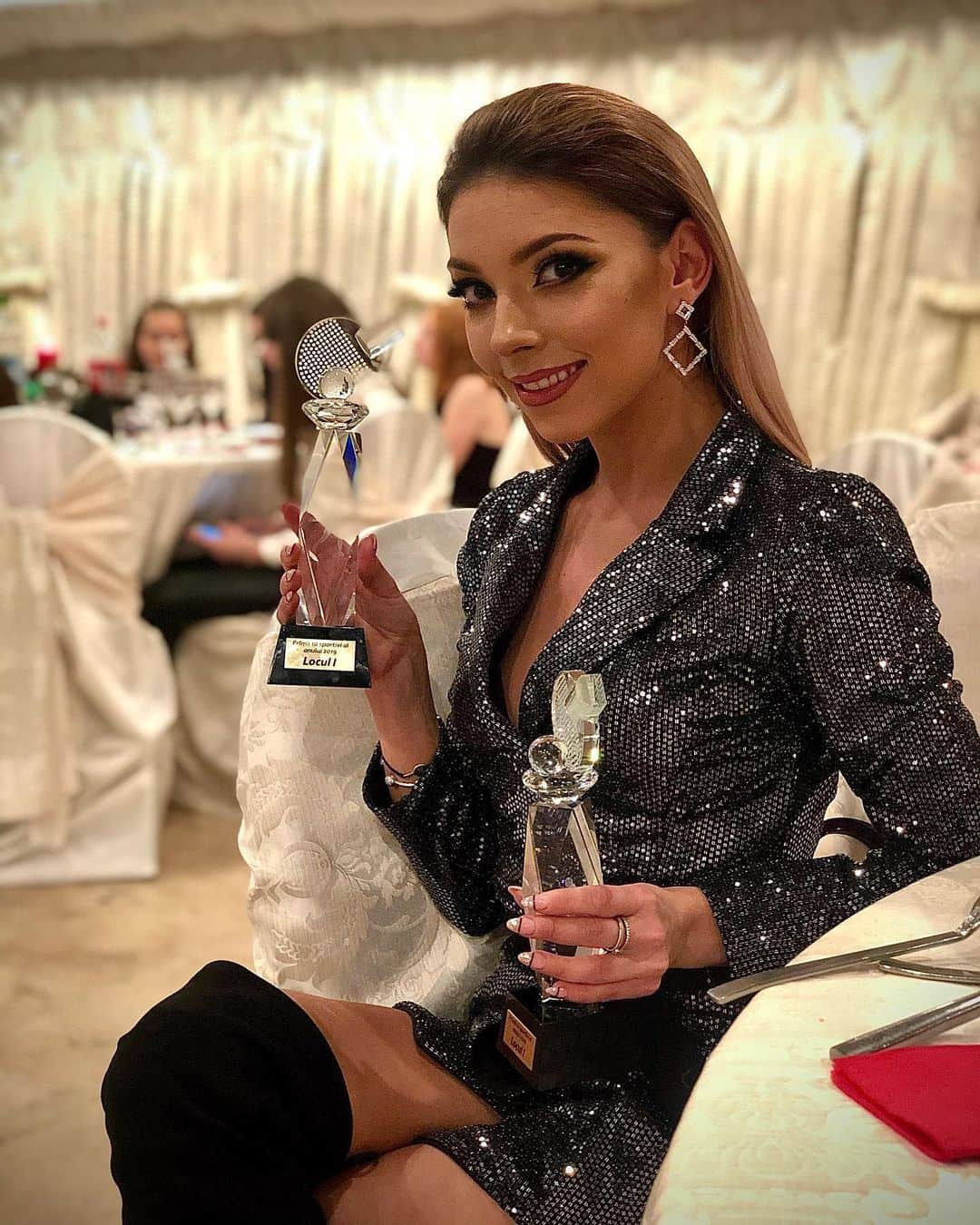 ベルナデッテ・スッチさんのインスタグラム写真 - (ベルナデッテ・スッチInstagram)「I am proud to announce that three years in a row I was chosen table tennis athlete of the year in Romania.  A big thanks for the trophies  and beautiful  event Gala FRTM where all the players , coaches , sponsors , MTS , our President , MRS. Beatrice Romanescu and all the staff from our federations  were present. Thank you,for all of you,who believed in me and support me even in the bad and hardest moments .  #gala #galafrtm #frtm #tabletennis #trophies #1place #ilovemysport #stylish #elegant #dress #beautifulevening #nevergiveuponyourdreams #positive #💞」12月15日 20時10分 - szocsbernadettecynthia