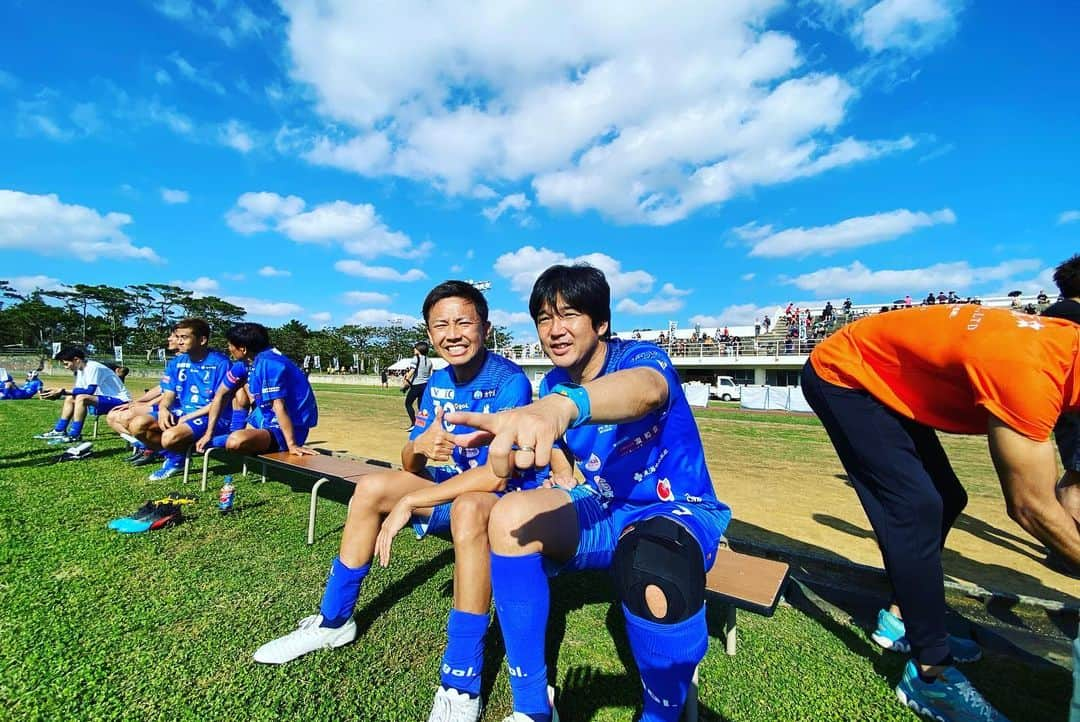 GAKU-MCさんのインスタグラム写真 - (GAKU-MCInstagram)「『奥大介をわすれない』 　長年にわたり彼とプレーした選手と親交のあった音楽人によるスペシャルチーム『J-DREAMS』に参加させていただきました。対戦した宮古高校、中学選抜の皆様にとっても良い経験だったと思います。そして僕にとっても。お声がけありがとうございました。実行委員皆様お疲れ様でした。  奥大介 Presents ドリームマッチ in 宮古島 2019』 　#名波浩 / #中山雅史 / #都築龍太 / #鈴木秀人 / #中西永輔 / #清水範久 / #福西崇史 / #森岡隆三 / #高原直泰 / #小笠原満男 / #小野伸二 / #上里一将 / #上原慎也 / #波戸康広 / #稲本潤一 / #久保竜彦 / #河合竜二 / #HANKUN / #GAKUMC」12月15日 20時23分 - gaku_mc