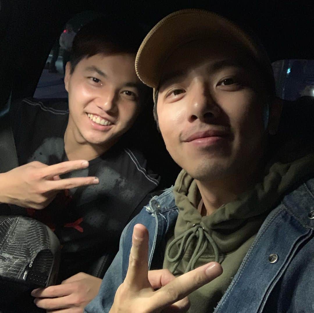 郭俊麟のインスタグラム：「竟然被大明星坤達哥哥載 🤟🏻謝謝 還一起吃火鍋 👏 謝謝kid招待的火鍋 可惜人不在」