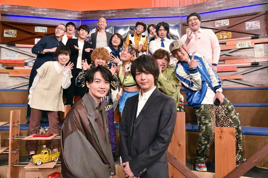 日本テレビ「ウチのガヤがすみません！」のインスタグラム：「12月17日（火）#ウチのガヤ は#神木隆之介 さんと#中村倫也 さんがゲスト💖 ゲストのヤバい問題を追及する企画🏴‍☠️ヤバイキング🏴‍☠️で 中村倫也さんの変人問題を追及‼️ 神木隆之介さんが#脱出ゲーム にハマっているということで…スタジオから飛び出して#ガヤ芸人 オリジナルの脱出ゲームに挑戦してもらいました🔥🔥 . ザコシショウが教える『誇張モノマネ』で中村倫也さんのイメージ崩壊😝😝 笑いあり🤗涙あり😂  ぜひ見てねー😋😋 10分押しの24時09分から 放送いたしまぁーーーす🐈❤️ . #ウチのガヤがすみません #ウチガヤ  #豪華ゲストとガヤ芸人 #芸人  #しじんそうのさつじん  #公開中の映画  #モノマネ」