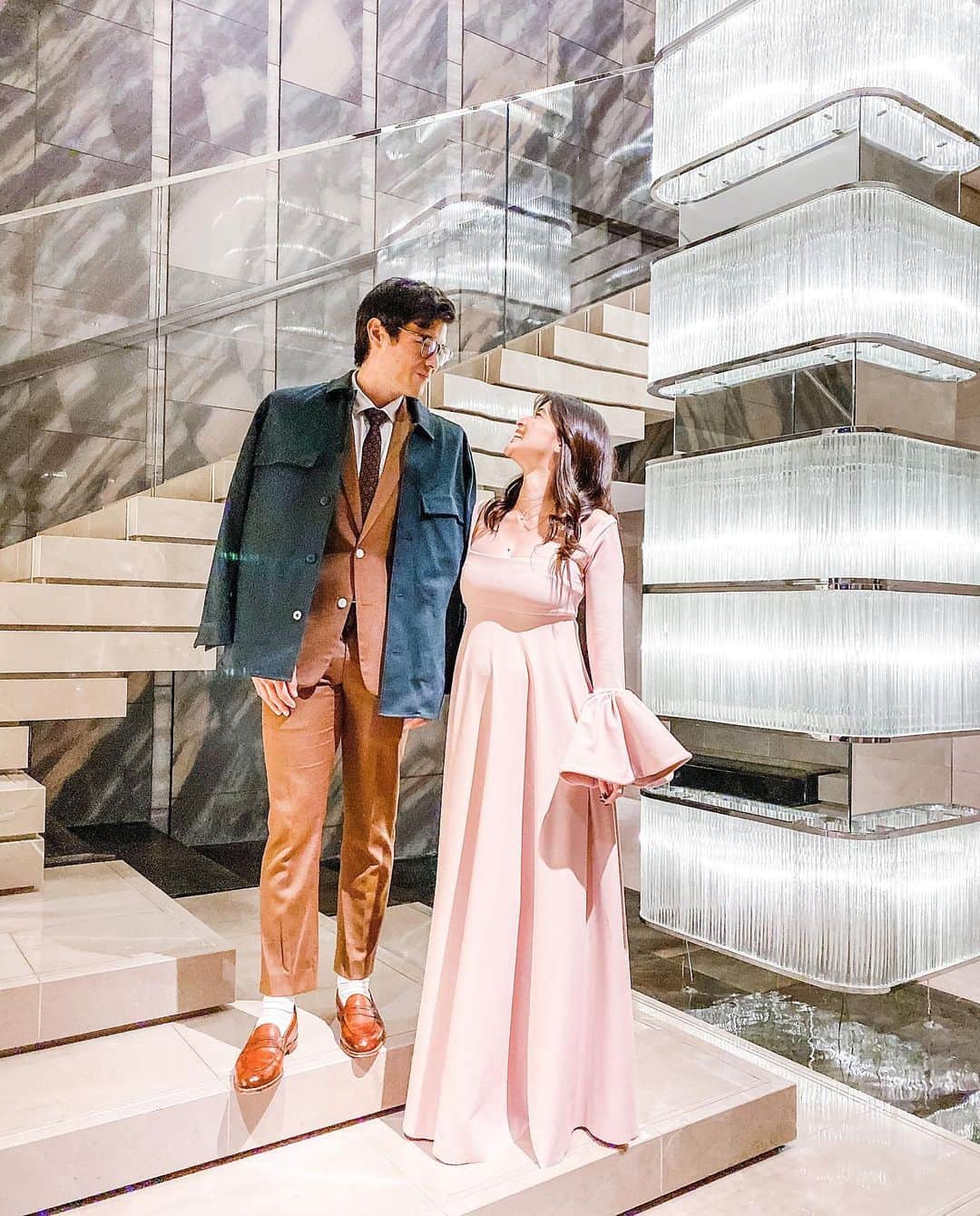 アン・カーティスのインスタグラム：「My forever date 💕 . Wearing a gorgeous custom @vaniaromoff gown in Kyoto last month for #teenadhanakayvhong」