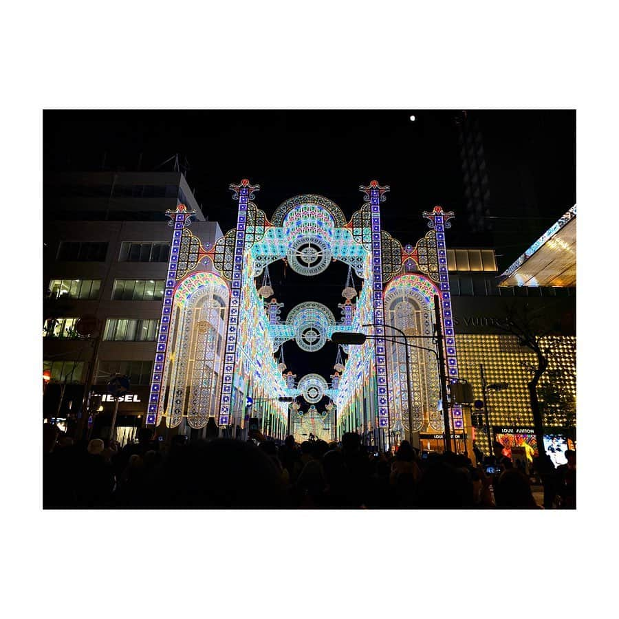 坂元葉月さんのインスタグラム写真 - (坂元葉月Instagram)「KOBE LUMINARIE.﻿ #kobeluminarie #神戸ルミナリエ﻿ #ルミナリエ #神戸 #kobe ﻿ ﻿ ﻿ #しあわせ運べるように」12月15日 20時50分 - wasuta_hazuki_sakamoto