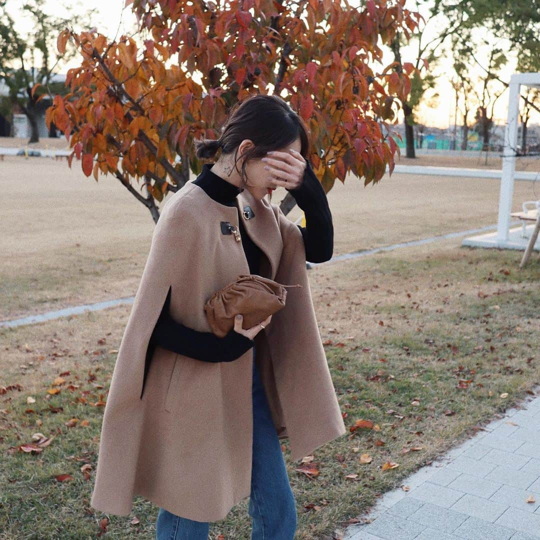 miheeさんのインスタグラム写真 - (miheeInstagram)「ootd ㅤ ㅤ @day_and_grade の ケープコート🧥♡ ㅤ ㅤ サラッと着るだけで可愛い~❤️* ㅤ ㅤ 今回はデニムにあわせて すこしカジュアルめに☺︎💫 ㅤ ㅤ #dayandgrade #day_and_grade #デイグレ #デイアンドグレイド #dayandgrade2019 #シンプルコーデ ㅤ ㅤ」12月15日 20時43分 - __mihi__