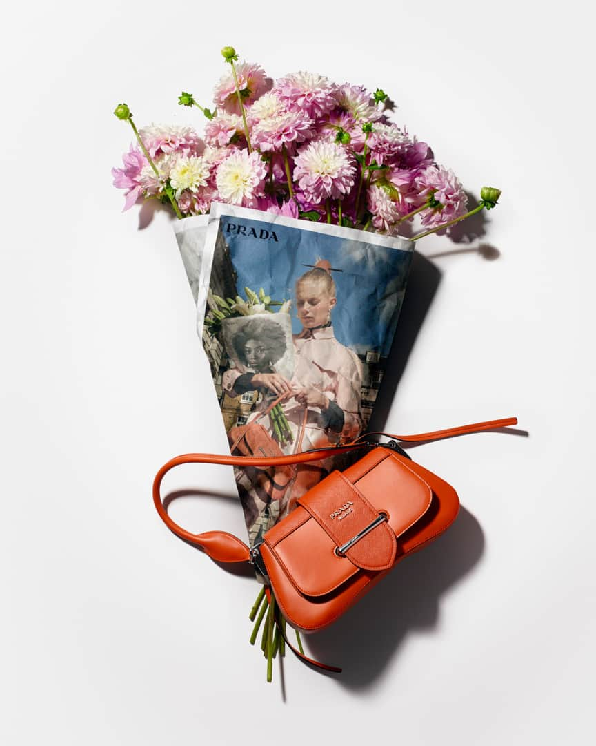 プラダさんのインスタグラム写真 - (プラダInstagram)「Special occasions and occasional specials. The #PradaResort20 campaign debuts on corner store bouquets around the world. Pick one up, or discover more via link in bio. #Prada #PradaSidonie #PradaSeditiousSimplicity」12月15日 20時46分 - prada