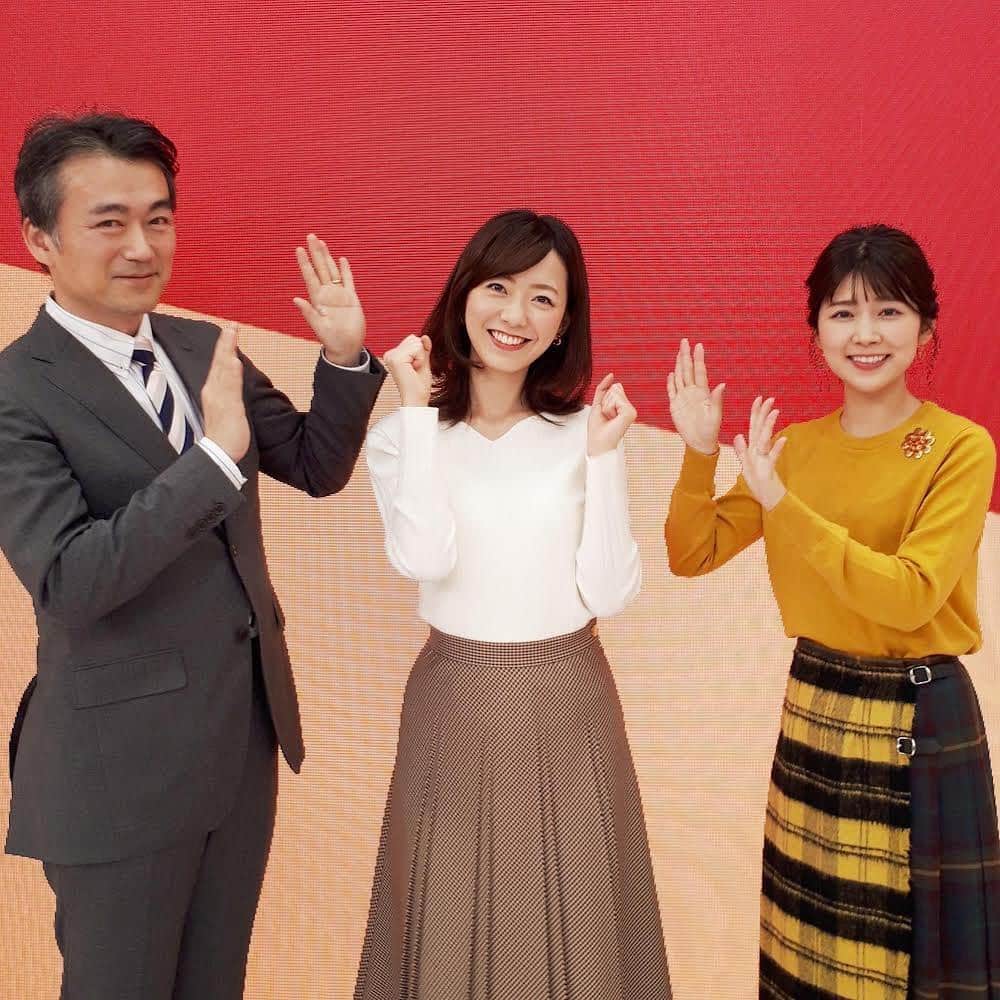 フジテレビ「プライムニュース イブニング」さんのインスタグラム写真 - (フジテレビ「プライムニュース イブニング」Instagram)「今年もあと半月…。﻿ きょうから 2020年の年賀状の受け付けが始まりましたが、﻿ 未だに年の瀬を感じない…。﻿ これって私(投稿スタッフ)だけ🤔❓🤔❓﻿ ﻿ さて、きょうは内田アナが取材で”体感”した﻿ 『国立競技場お披露目』などをお伝えしました。﻿ 実は内田アナ、19日(木)から始まる﻿ 全日本フィギュアスケート⛸選手権取材のため﻿ 3人揃っての放送は、 きょうが年内最後となりました😢😢😢。﻿ ﻿ 内田アナより 『フィギュアスケートの取材、頑張ってきます💪❗️』﻿ ﻿ #竹内友佳﻿ スカート #loveless @loveless__official﻿ アクセサリー #お世話や @osewaya_official﻿ #奥寺健 @fujitv_announcer﻿ #内田嶺衣奈 @reina.uchida﻿ トップス、スカート #tonal @tonal_official﻿ アクセサリー #vendomeboutique @vendomeboutique_official﻿ ﻿ #12月15日 #新国立競技場 #全日本フィギュア #ふたご座流星群 #切り替えスカート #大人女子 #加藤綾子 #風間晋 #木村拓也 #酒井千佳 #荘口彰久 #副島淳 #福原直英 #佐々木恭子 #小澤陽子 #海老原優香 #安宅晃樹 #石本沙織 #新美有加﻿ #フジテレビ #アナウンサー #ライブニュースイット」12月15日 20時52分 - livenews_it
